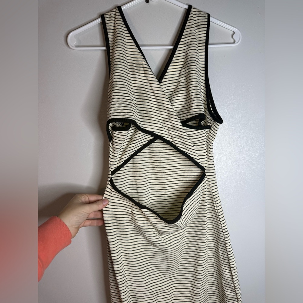 Hem & Thread Dress - Picture 3 of 6